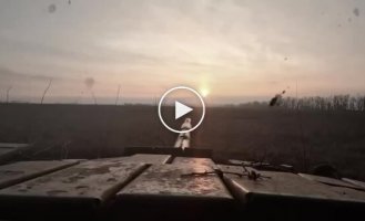 A pair of Ukrainian tanks fire at Russian positions near Avdiivka
