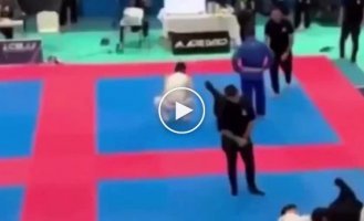Well, paws off. The dog decided to protect the owner at the jiu-jitsu tournament