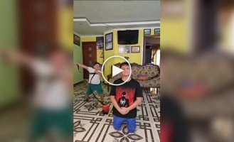 Игры с младшим братом прекрасны