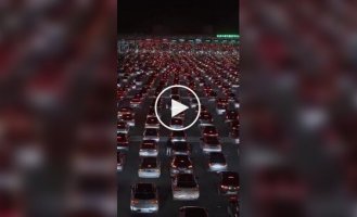 Китай превратился в огромную пробку — с 1 по 7 октября в стране проходит «Золотая неделя»