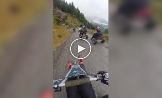 Горный картинг: Бешеный спуск на картах по бездорожью