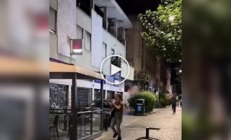Бармен обезвредил пьяного мужчину с ножом