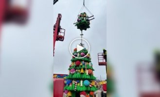 У Данії встановили ялинку з LEGO