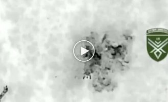 A Ukrainian drone with a thermal imager drops ammunition on Russian military personnel in the Lugansk region