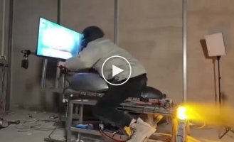 Китайский техноблогер создал самый реалистичный симулятор мотогонок