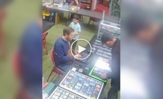 Колекціонер упіймав злодія з полічним