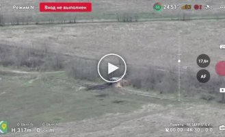 Damage to a mock-up of a Ukrainian self-propelled gun in the Kherson region. Video from a Russian drone