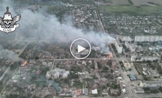 Ukrainian aviation drops bombs on buildings housing Russian military personnel in Volchansk, Kharkov region