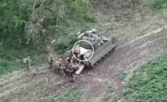 Ukrainian military, with the support of the M2A2 Bradley infantry fighting vehicle, storm Russian positions in the Donetsk region