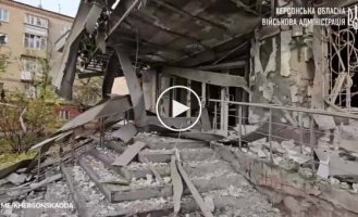 Россияне разбомбили библиотеку в Херсоне