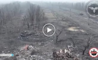 Arrival of a Ukrainian kamikaze drone against a group of Russian military personnel in the Avdiivka direction