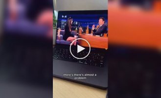Дакота Джонсон пришла на шоу к Джимми Фэллону, но немного не угадала с платьем