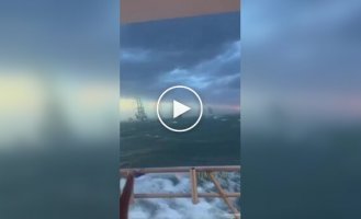 Непогода превратила парад парусников в сцену из «Пиратов Карибского моря»