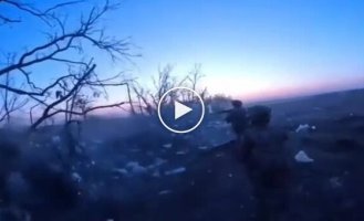 Ukrainian soldiers attack a Russian trench, capturing prisoners of war
