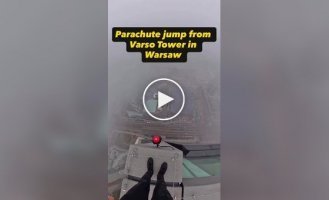 В Варшаве парашютист прыгнул с самого высокого небоскреба Европы без разрешения