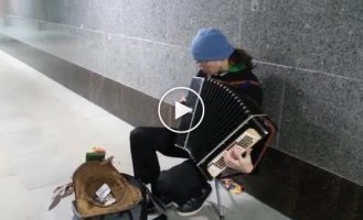 A street musician played The Prodigy's hit on the accordion