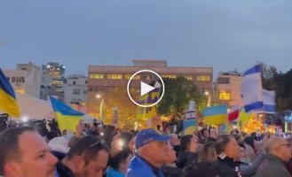 Сегодня тысячи людей в Израиле вышли поддержать Украину и послушать обращение Владимира Зеленского