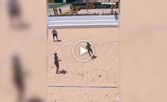 Женский пляжный волейбол — это не только красиво, но и зрелищно