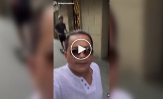 Блогер из Перу два не лишился золотой цепочки во время стрима с улиц Барселоны