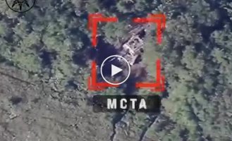 Kamikaze Drones Discover and Destroy Russian Msta Self-Propelled Artillery