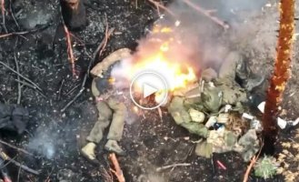 Two burning Russian soldiers after the arrival of the VOG in the Kupyansky direction