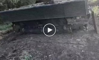 Destroyed Ukrainian tank "Leopard 2A4" with dynamic protection "Contact-1"