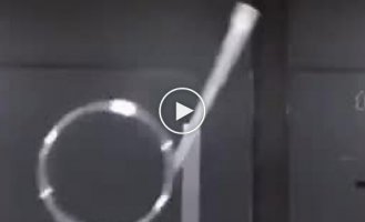 Unpredictability at its finest! Demonstration of the chaos of a double pendulum