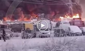There is a new strong fire in Russia, a warehouse is burning