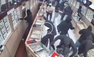 В США 20 грабителей с молотками унесли 2 млн долларов за 1 минуту