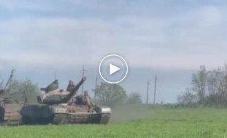 Czech T-72EA towing a damaged Dutch YPR-765 near Bakhmut