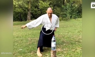 Martial artist shows off his impressive skills