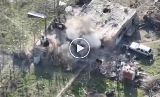 MTR warriors using Wild Hornets drones destroy a Russian warehouse