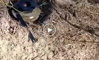 A Ukrainian sapper neutralizes a TM-62 anti-tank mine using a DZM-1