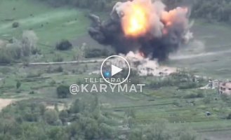 The strike of Ukrainian guided munitions JDAM on the building with the Russian military in the Bakhmut direction