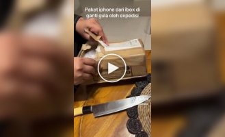 Замість замовленого смартфона жінці надіслали пачку цукру