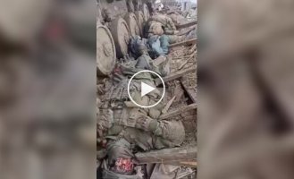 A group of Russian soldiers ambushed during street fighting in Avdeevka