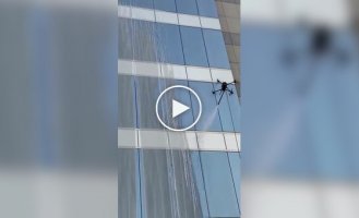 New technologies for cleaning windows in glass buildings