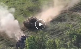 The M2A2 Bradley crew, under heavy fire, evacuates fighters from another damaged infantry fighting vehicle in the Avdeevsky direction