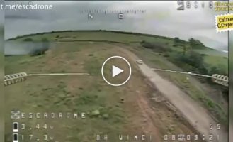 Пряме влучення FPV-дрону в машину «Ахмата» з Кадировцями