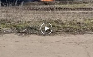 Глава Николаевской ОВА Виталий Ким опубликовал видео горящей техники оккупанта
