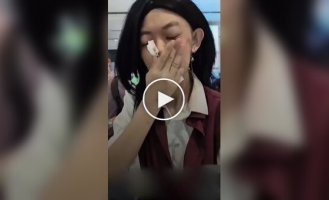 Женщина не прошла проверку в аэропорту из-за макияжа