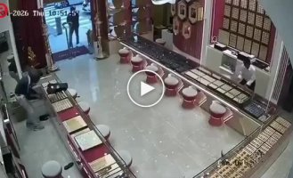 Вооруженное ограбление в Куала-Лумпуре: из ювелирного магазина вынесли 15 кг золота