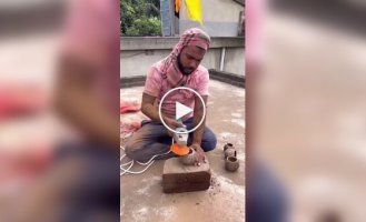 Як в Індії створюють ектару — стародавній однострунний інструмент з кокосу