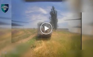 Морские пехотинцы ударом дрона-камикадзе уничтожили российский бронетранспортер