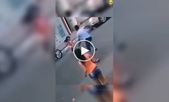 Миттєва реакція: чоловіки ловлять дітей у найнебезпечніших моментах