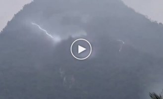 Мексиканцы приняли молнии в горах за инопланетян