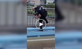 In the US, a police officer beat up an activist who was blocking a road in protest against immigration policy