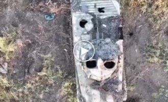 Lugansk region, Ukrainian drone drops a grenade into the hatch of a Russian BMP-2