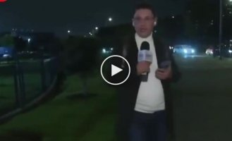 Журналиста в Колумбии дважды попытались ограбить прямо во время прямого эфира