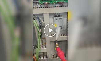 Освіжаючий душ для електроніки
